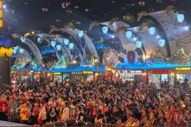 万千气象看四川丨创新植入“流量密码”，纳溪特色街区点亮夜间经济图片