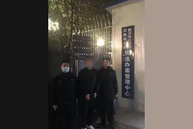 已婚男假扮医生网恋骗走20余万元，除夕夜被警方抓获图片