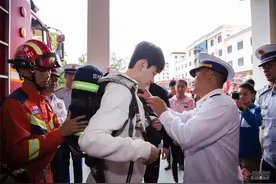 女篮姐妹花做客昆明“火凤凰” 为家乡消防代言图片