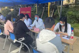 她精力旺盛，成绩提高，怎么就病了？时而抑郁，时而狂躁一定要注意图片