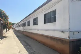 村民质疑户外燃气管线安装不合规范 存在安全隐患施工方青岛新奥燃气表示安装位置并无不合理情况图片