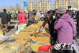 人间烟火•青岛“集”好|“吃”出鲜味，“逛”出回忆，来三百年泊里大集体验浓浓烟火气图片