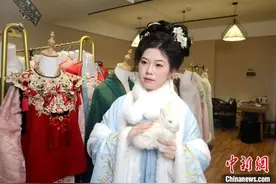 （我家这一年）西安汉服馆老板的“灵蛇小财神”图片