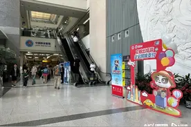 上海出入境开启夜间办证专场，晚八点前无需预约即可线下办证图片