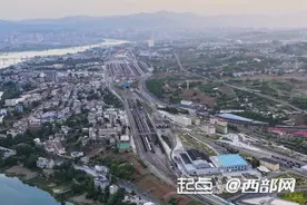守牢安全红线 强降雨期间安康全力保障铁路安全畅通图片