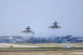 南部战区空军航空兵演练现场图片