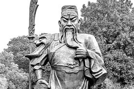 历史上的关羽到底用什么兵器？图片