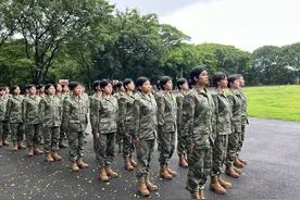 广州46名女兵奔赴军营，最小05后！多人系驻港澳部队新兵图片