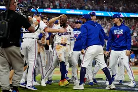 美职棒大联盟总决赛首战上演“再见本垒打”图片