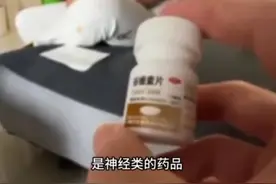 月嫂哄睡偷喂安眠药？婴儿突然便血！家长在厨房隐蔽处竟发现……图片