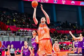 张子宇亮相WCBA全明星周末 中国女篮三代中锋同框图片