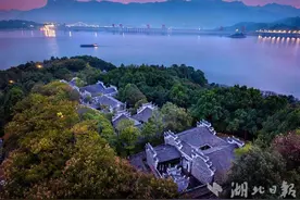三峡库岸秋色美图片