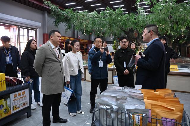 沿着黄河遇见海｜采访团走进夏津黄河故道国家森林公园：科技赋能让千年古桑资源“活”起来