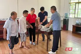 浓情端午 情系老人——桑植县凉水口镇开展敬老院走访慰问活动图片