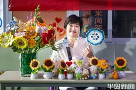 走出“至暗”时刻，拥抱“阳光”人生！轮椅上的她用一双巧手钩织希望之花图片