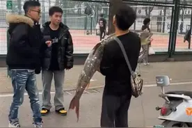 大三学生钓起1.7米50斤鳡鱼，校园内炫耀2小时，自封“最强钓鱼男人”图片