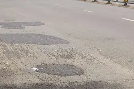 问政海南·追踪｜海口和平城市广场前破损路面已完成修复图片
