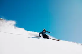 Crocs推出没有洞的联名鞋款，巴黎世家2024早秋系列重新演绎运动风｜是日美好事物图片