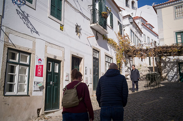 美媒称美国人正以创纪录的数量逃离美国:以移民立国的美国,正成为一个移民输出国