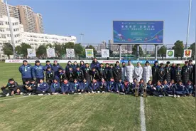 首届“西部青训杯”足球交流赛在武汉收官，梅州队包揽男女组冠军图片