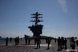 美国“尼米兹”号航母改道驶向中东图片