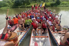 老外爱上划龙舟：希望龙舟成为奥运会比赛项目图片