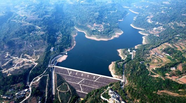 央媒市媒看綦江 | 丹霞旁，听见一座小镇的呼吸