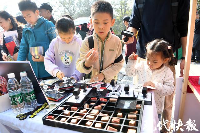 创意设计赋能红色文化传承，南京举办特色文创产品展示交流活动