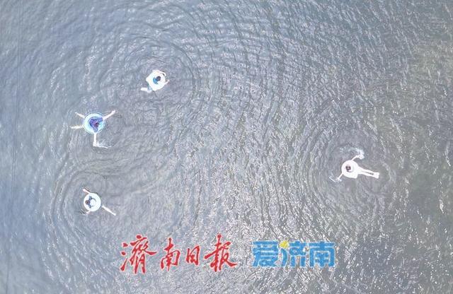 一年四季 泉在济南丨高温来袭，泉城市民“门牙”戏水享清凉