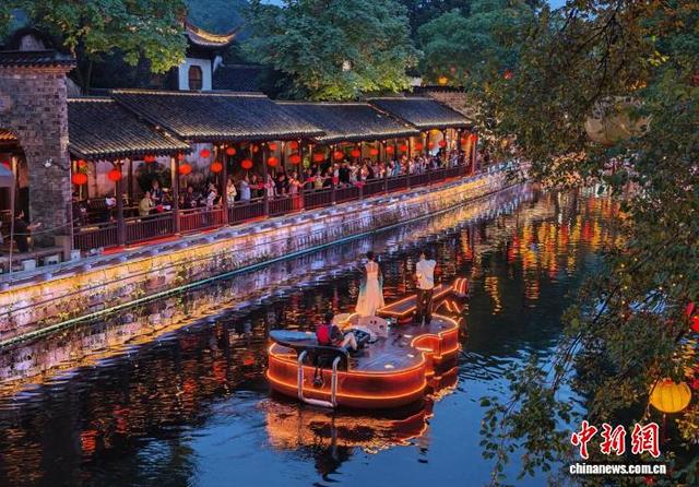 江苏无锡古运河畔乐声起 邀民众赴江南水乡秋日之约 - 今日头条