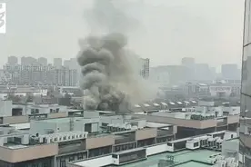 火灾时大型消防车进不去怎么办？上海多区配备四轮或两轮消防摩托图片