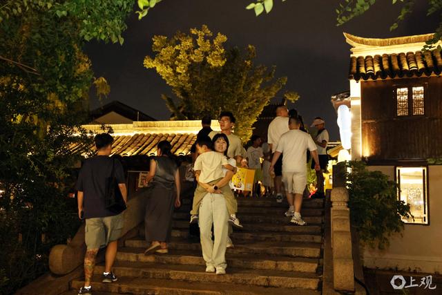 虹桥“新天地”，璀璨“夜经济”