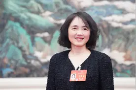 两会热评丨药品说明书看不清、看不懂，适老化改造难点在哪？图片