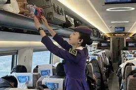 (新春走基层)八年春运路 青春绽芳华图片