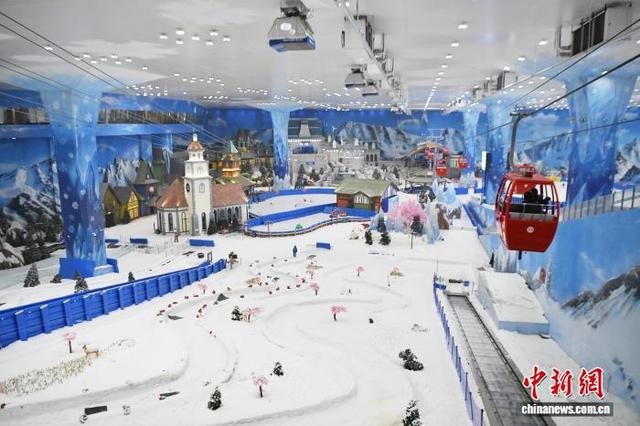 从“地球疮疤”到节能打卡地 海外媒体聚焦长沙百米深坑雪域