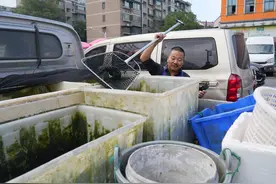 灭火故事“火了”！ “卖鱼哥”留下的感动还在升温图片