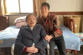 两张床见证暖心守护， “孝贤媳妇”韩金仙三十年如一日照顾瘫痪婆婆图片