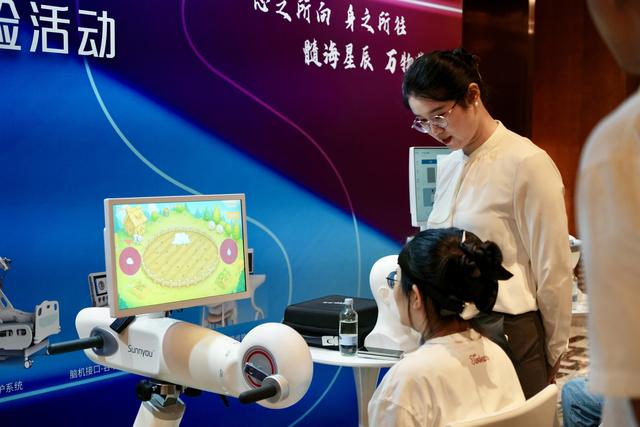 思维打字、意念行走……翔宇医疗携11款脑机产品亮相上海