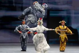 国家大剧院制作京剧《白蛇传》首演，呈现戏曲美学独有写意之美图片