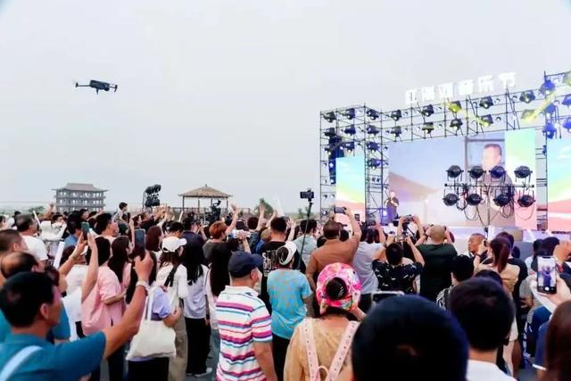 看线索猜嘉宾！盘锦红海滩音乐节来袭