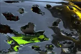浙江义乌突降鸡蛋大的冰雹将汽车玻璃砸成“筛子”，有保险公司已接车险报案超万件图片