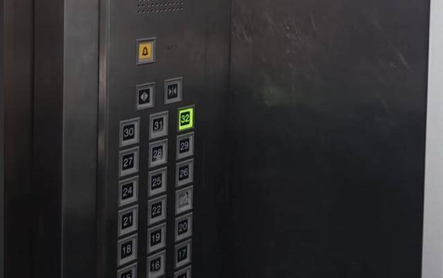 最新资讯-上海一对婆媳因障碍加梯，与五位邻人“大打脱手”！(2)