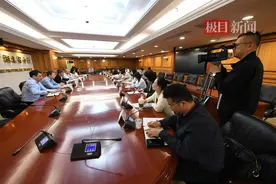 湖北一季度各项贷款余额突破9万亿大关图片