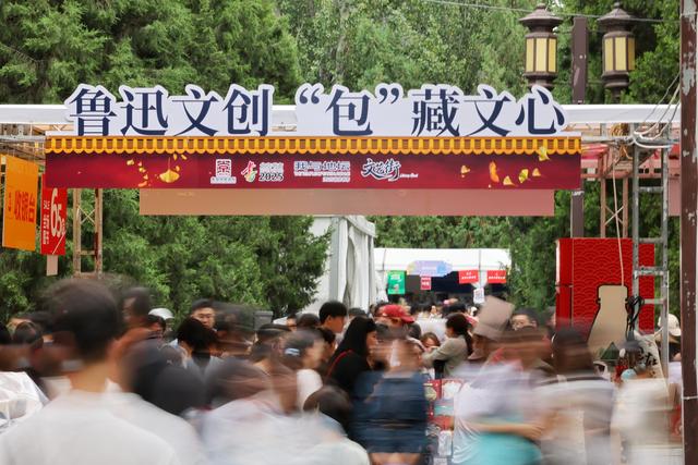 2025“我与地坛”北京书市周末人气攀升