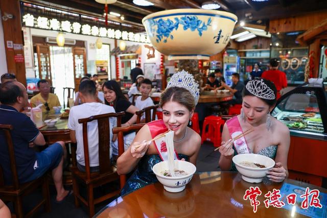 从司马楼到擂茶香 世界旅游小姐打卡常德美景美食
