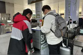 顺丰便民寄件柜亮相济南火车站，旅客出行更便捷图片