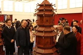 5套伍炳亮家具作品入藏中国国家博物馆图片