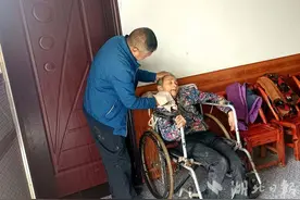 轮椅边的守护：23载坚守，书写至爱担当图片