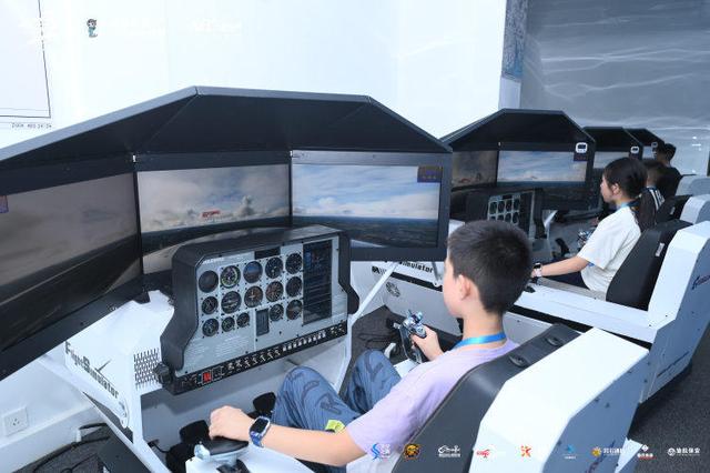 低空运动点燃科技梦想 2025重庆市第二届模拟飞行竞赛开赛