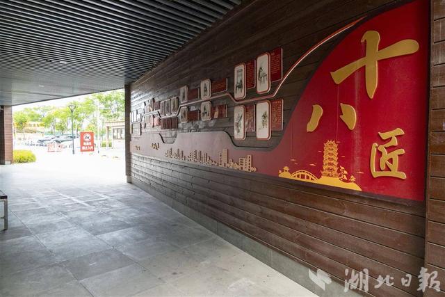 室内阅读、户外撒欢，岱黄高速口多了个“宝藏休息站”